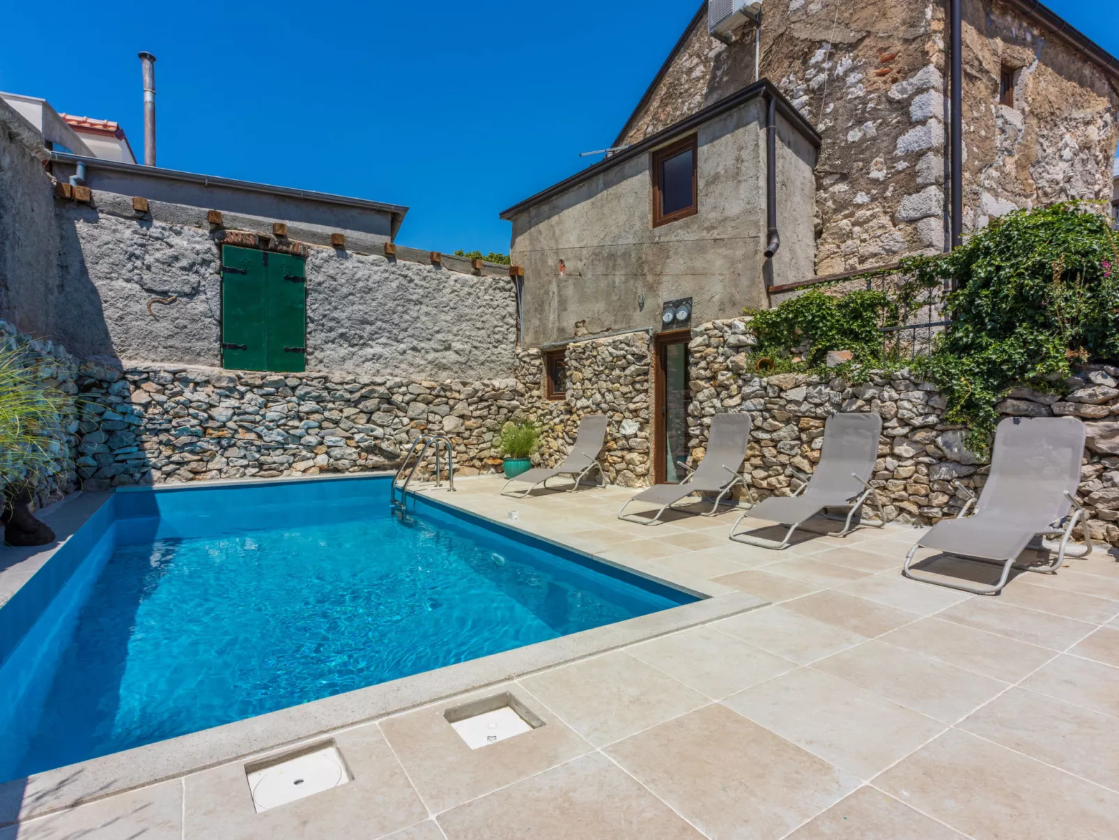 Casa Royal / HR-09832-01