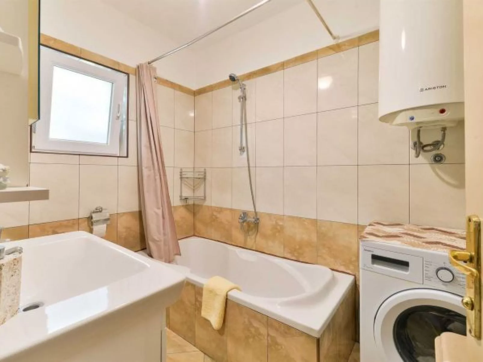 Holiday House Meri with pool