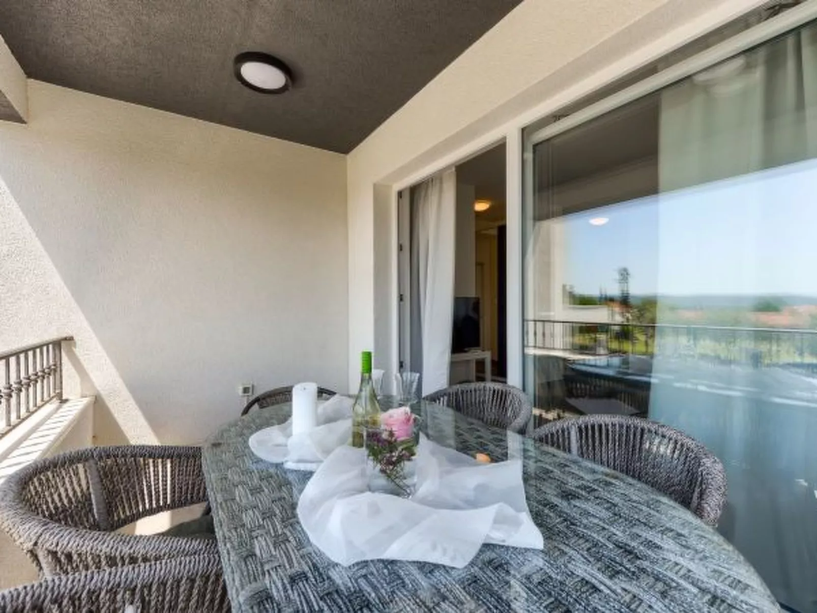 Villa Azzuro with jacuzzi and pool