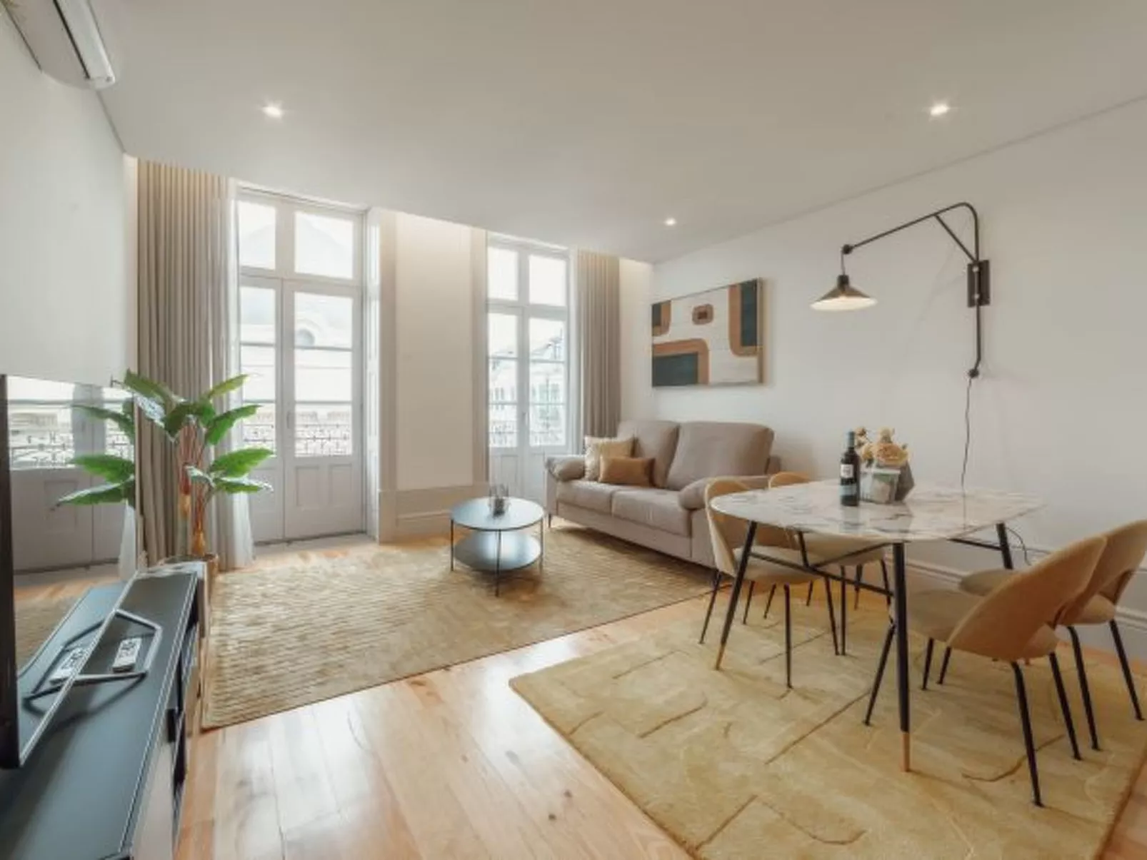 HEART OF PORTO APARTMENT E DUPLEX by VACATIONY