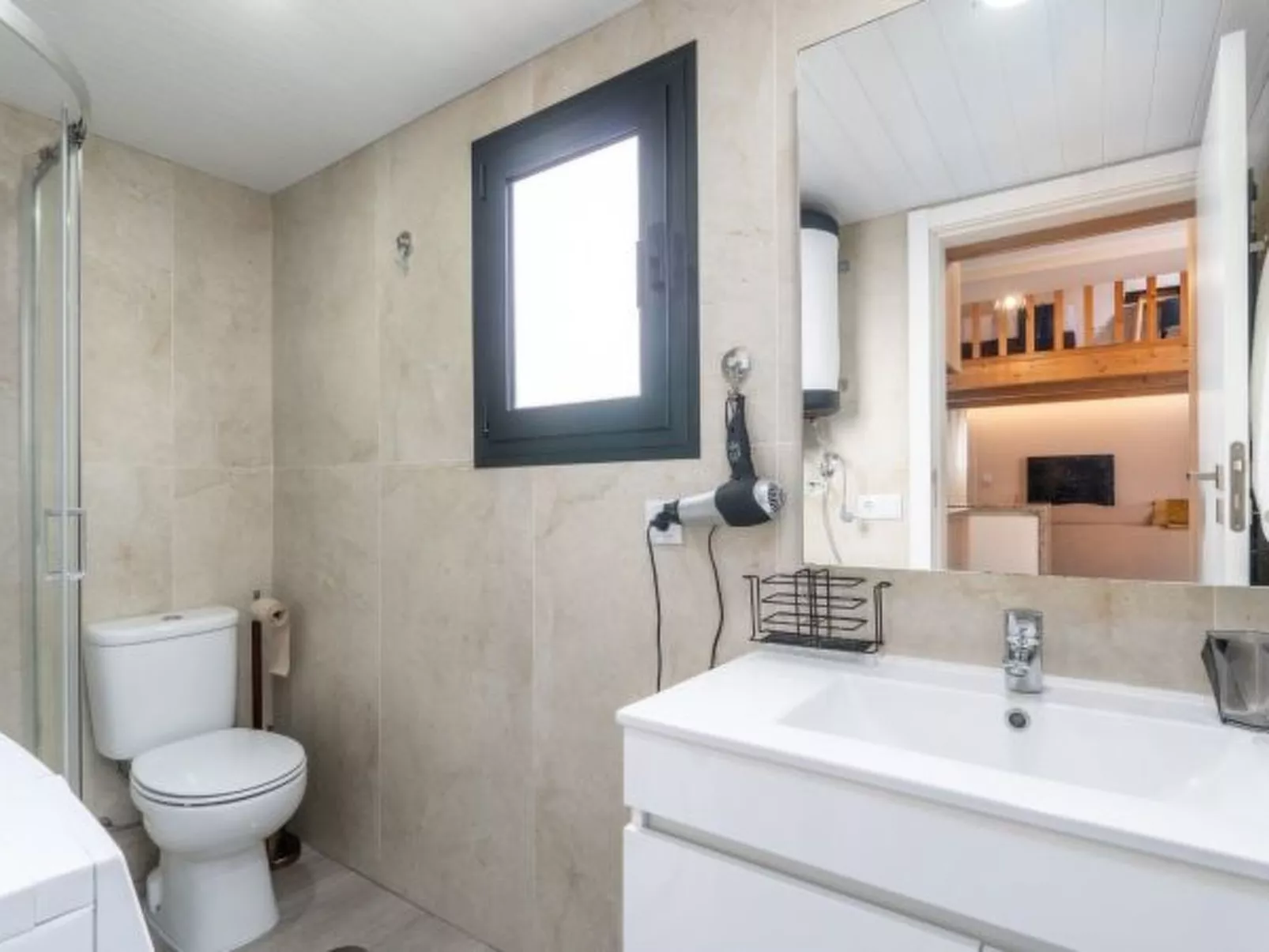 CITY CENTER COMFORT APARTMENT B by VACATIONY