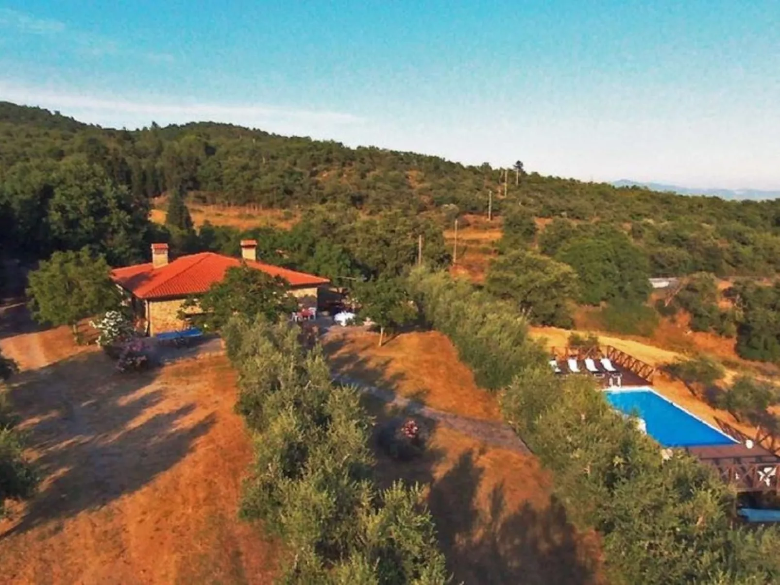 Le Corniole mit Pool, Jacuzzi und Grill