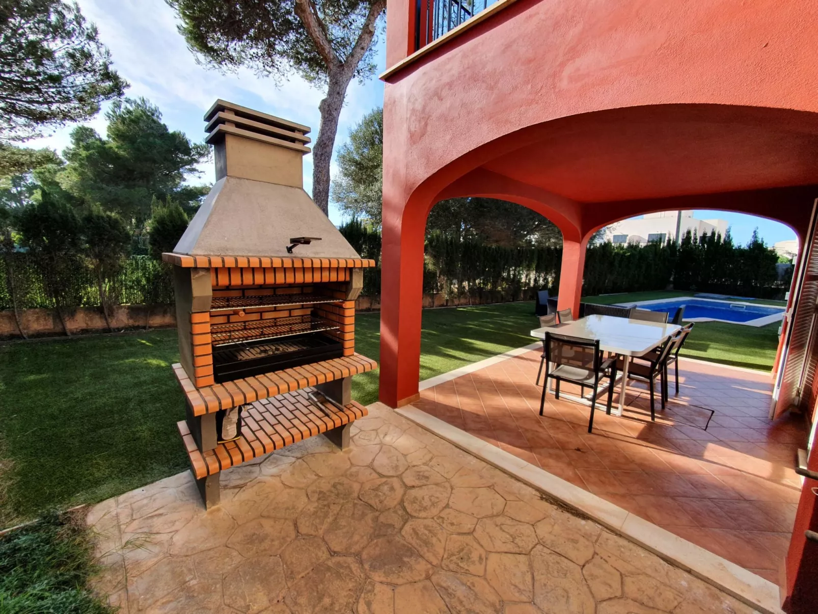 VILLA en Zona residencial tranquila con piscina privada ideal para familias - W