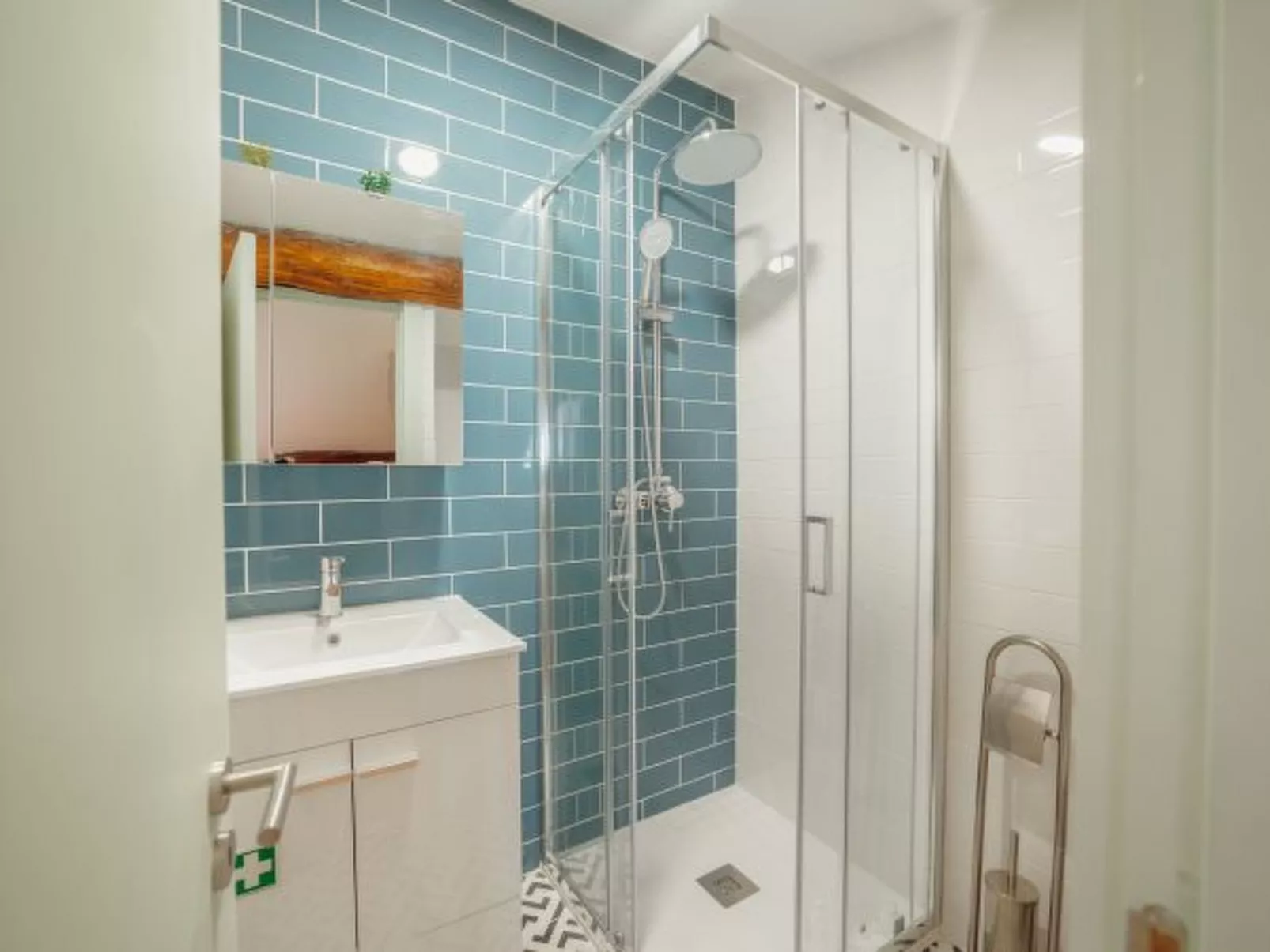 DOWNTOWN SUITE F by VACATIONY