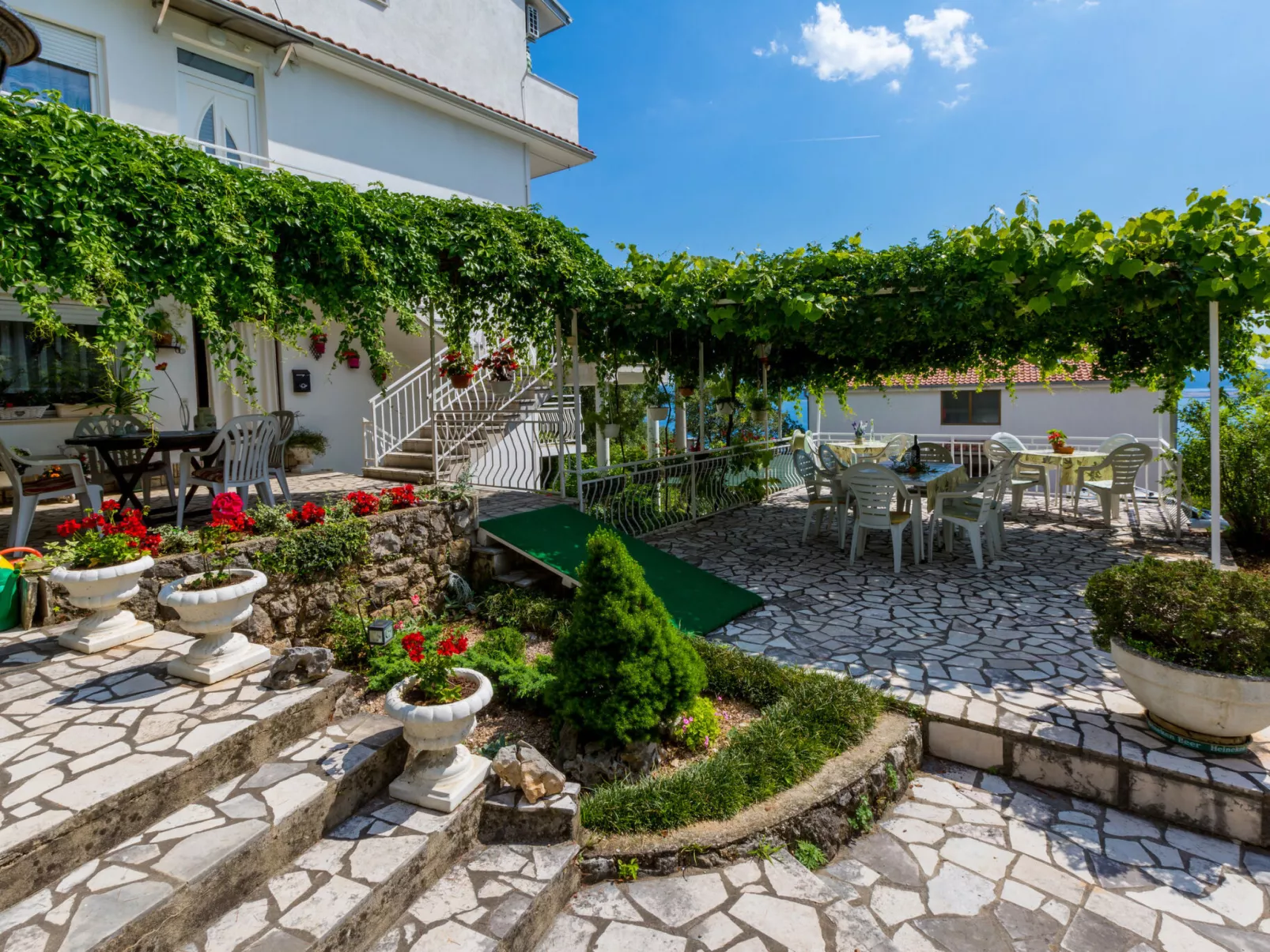 ELLA 5 / HR-02352-05