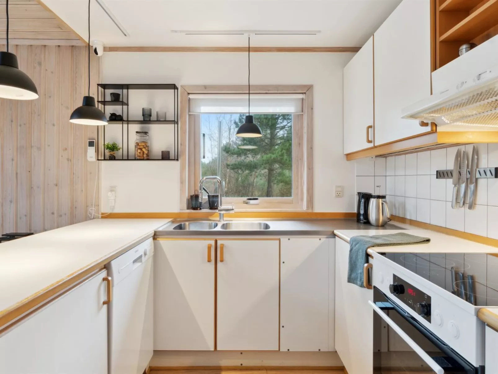 "Lavrens" - 300m from the sea