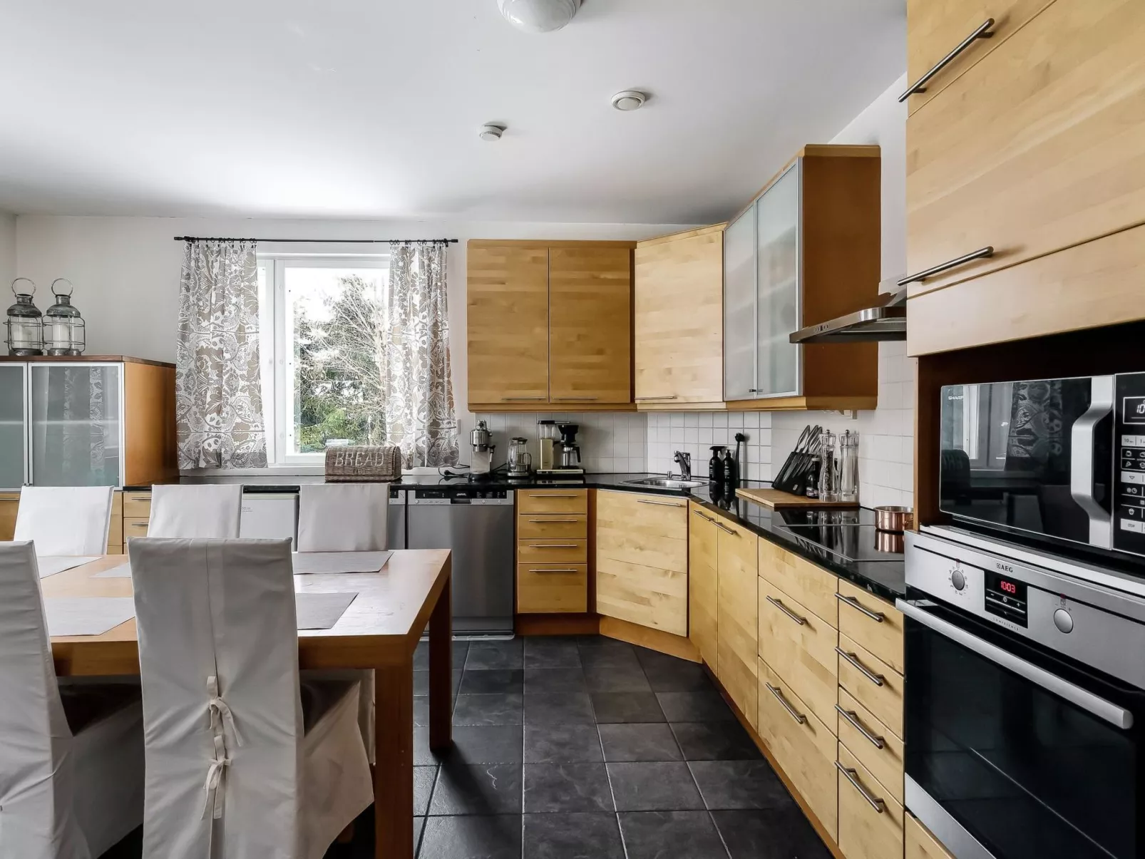 Mustijoenranta - Binnen