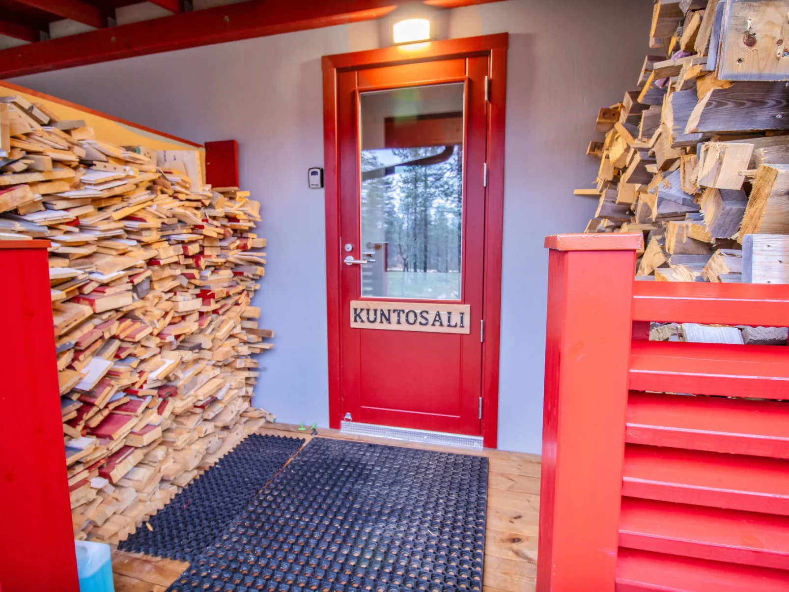 Tuiskukuru a - Binnen