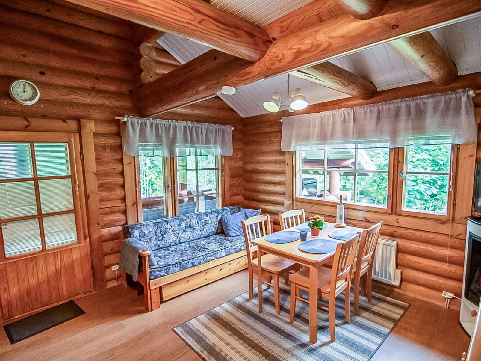 Rustholli 1 - Binnen