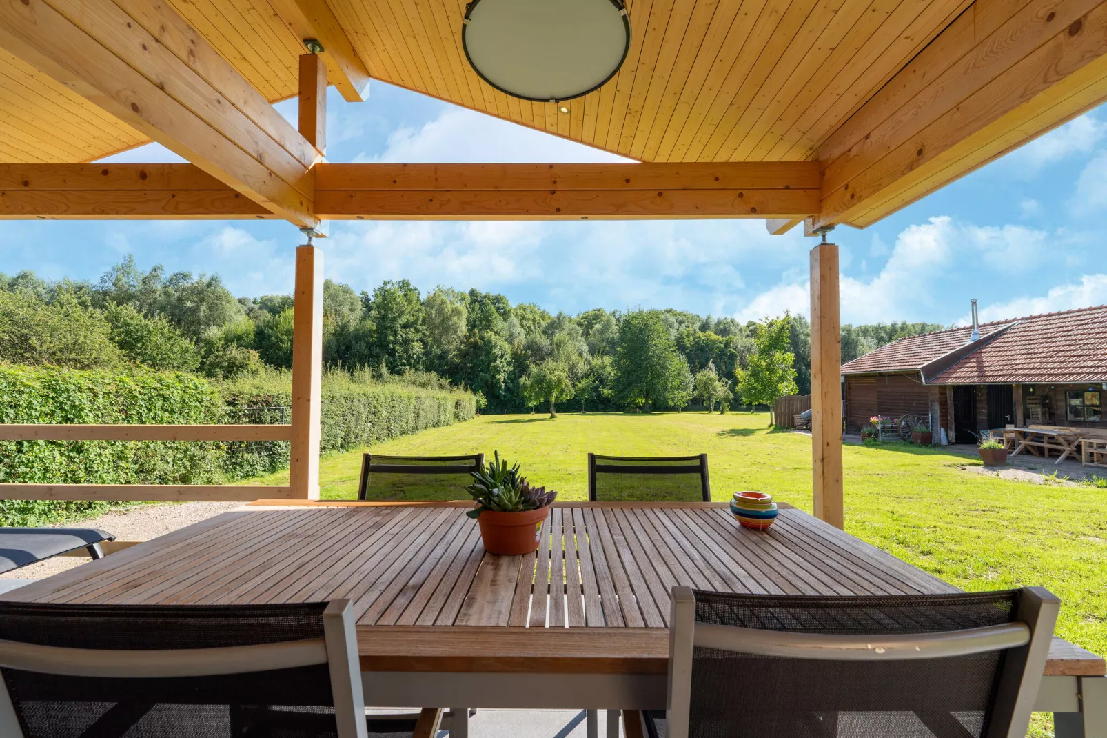 Bie Leentje on the meadow-Terrasbalkon