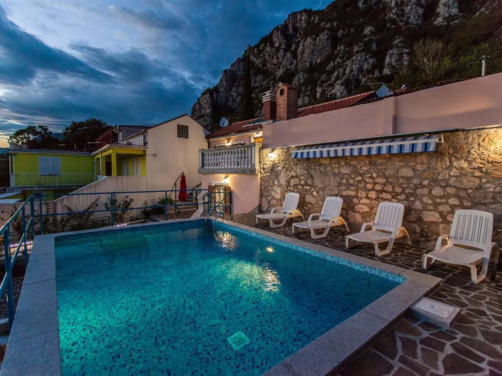 Poolhouse Wowox / HR-08740-01