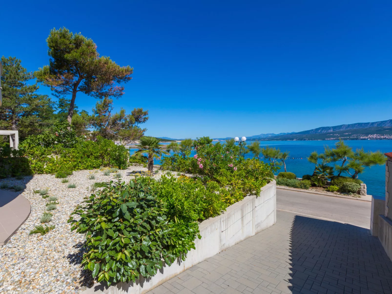 DAKOVIC TIHANA 1 / HR-07024-01