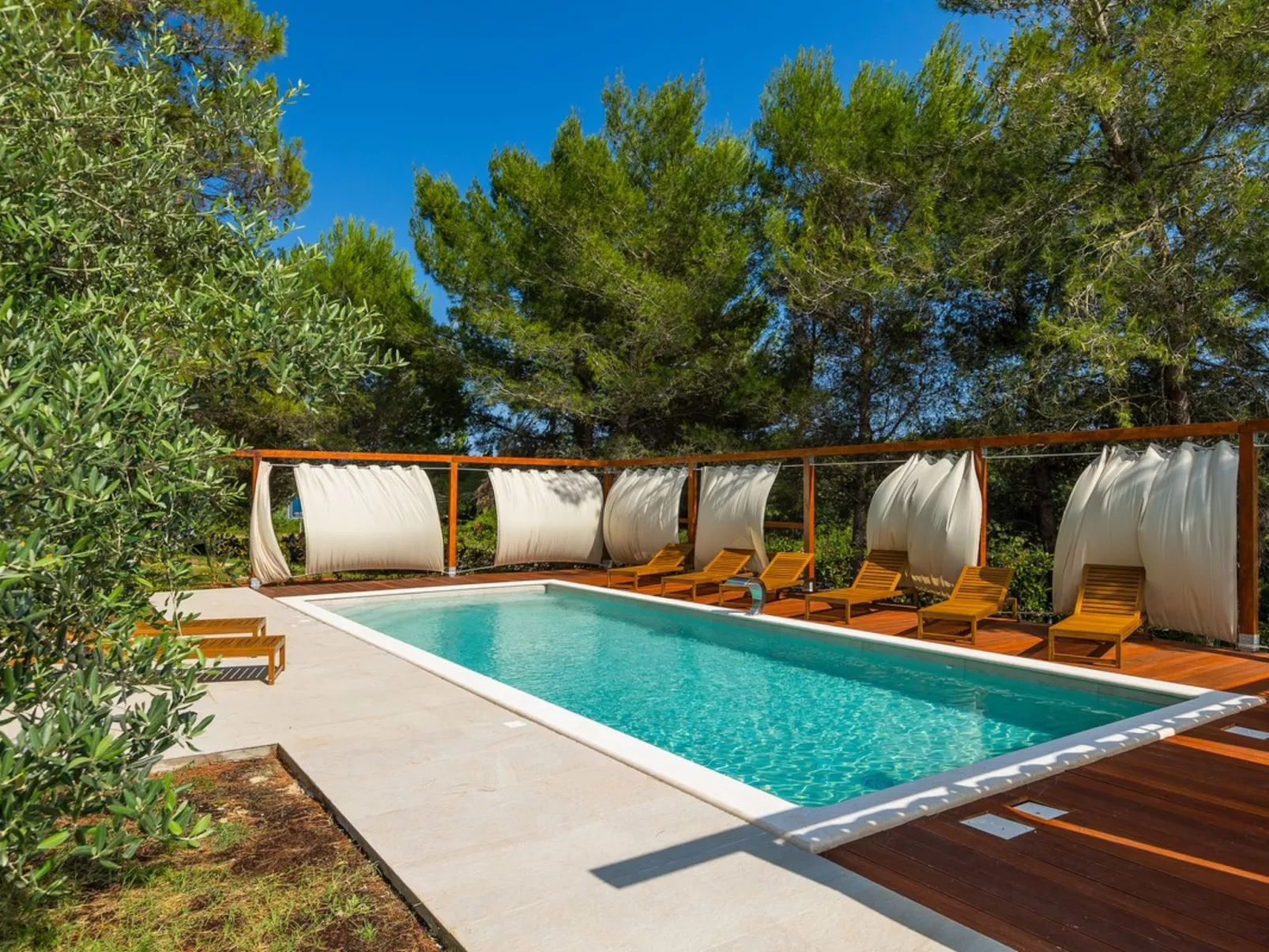 Villa Black and White