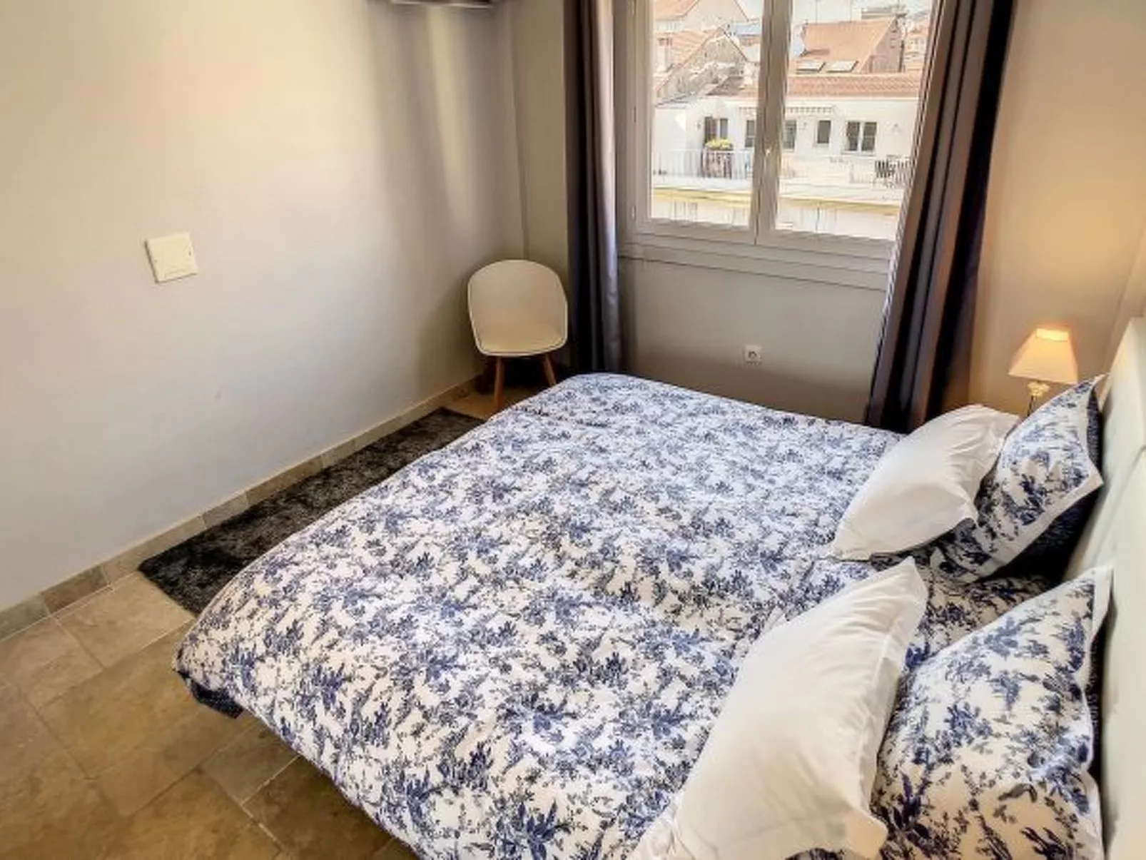 Central 1 bedroom rue d'Antibes , 202