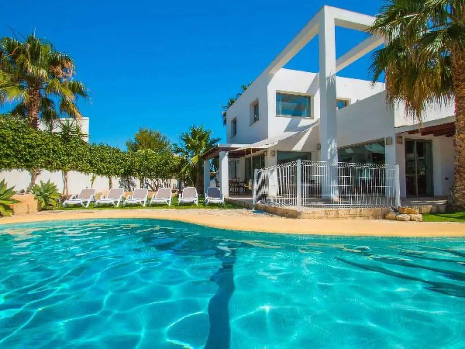 Villa Athos - PlusHolidays