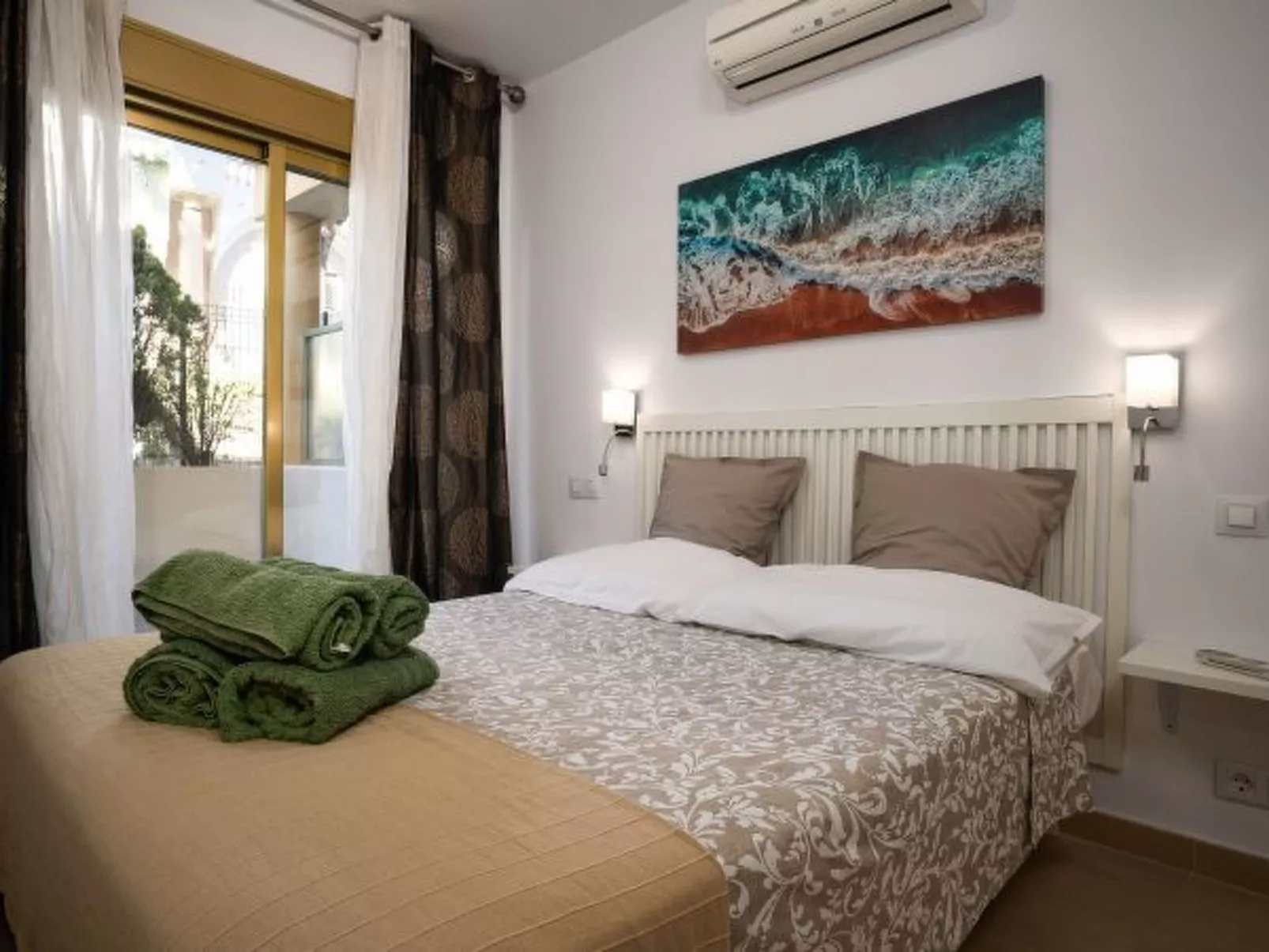 Beachside apartment in Elviria, Romana Playa