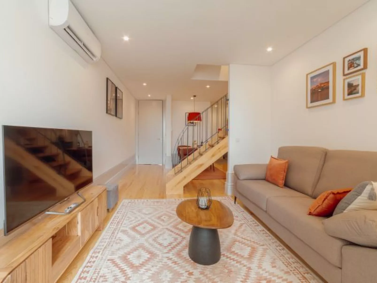 HEART OF PORTO APARTMENT F DUPLEX by VACATIONY