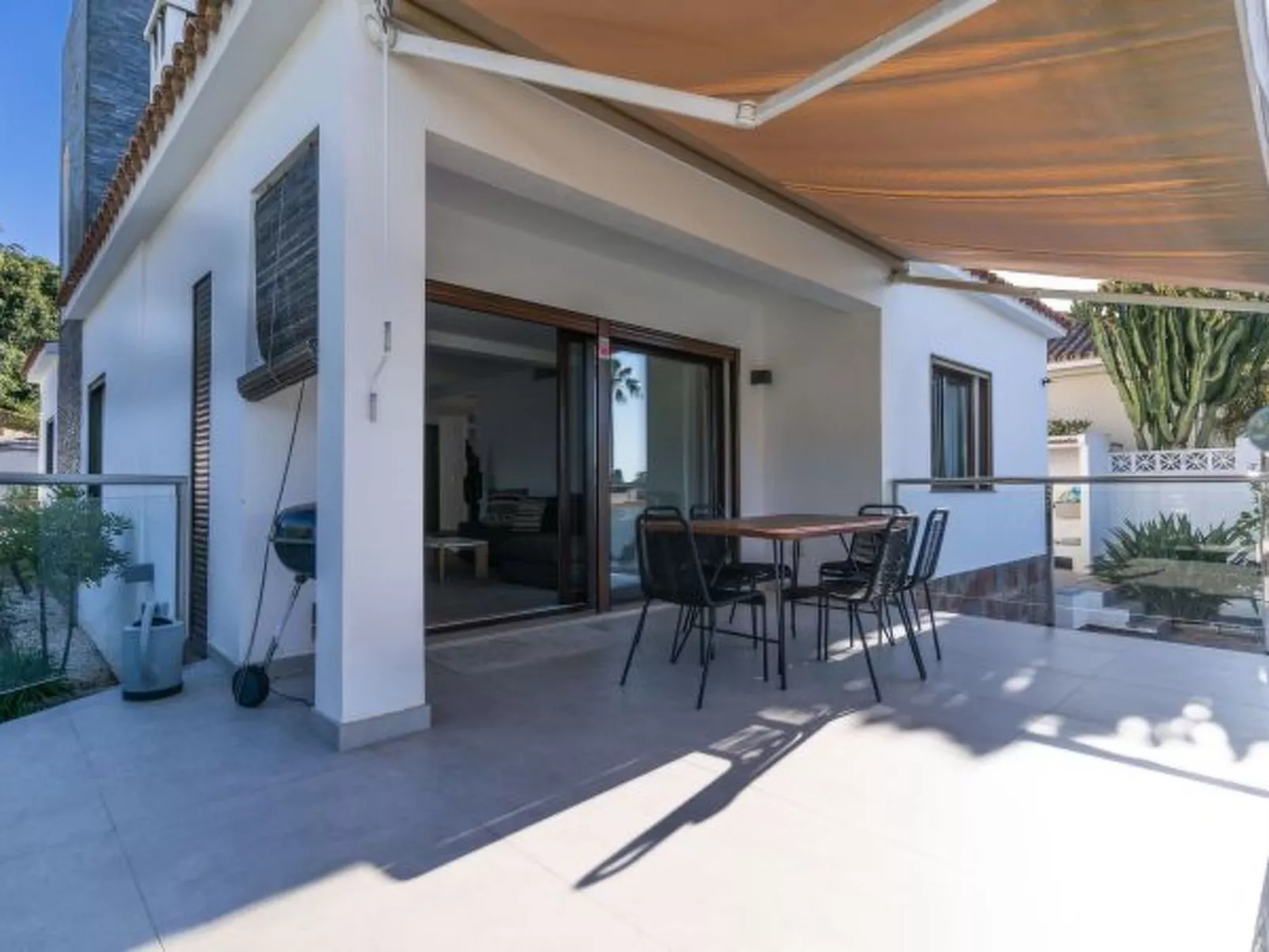 Modern Villa close to Costabella beach
