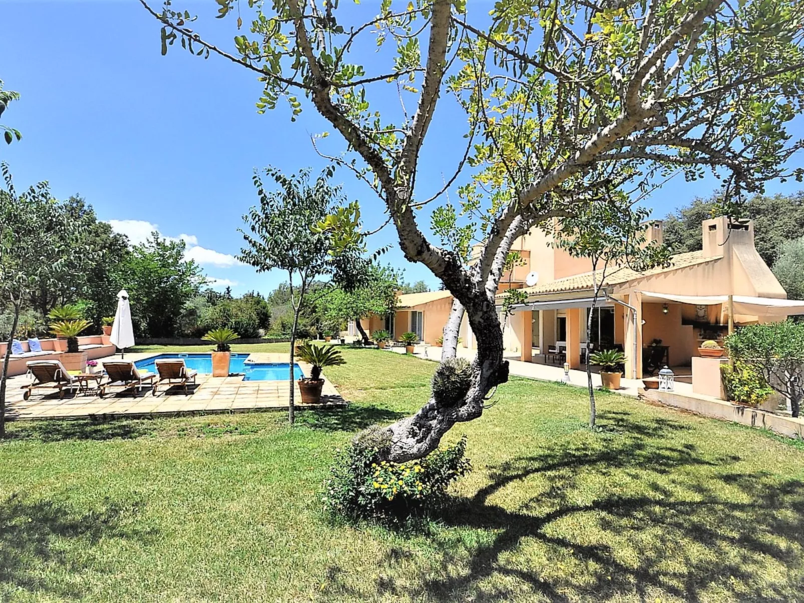 Villa con piscina y pista de tenis privada ideal para familias.  - WiFi Gratis