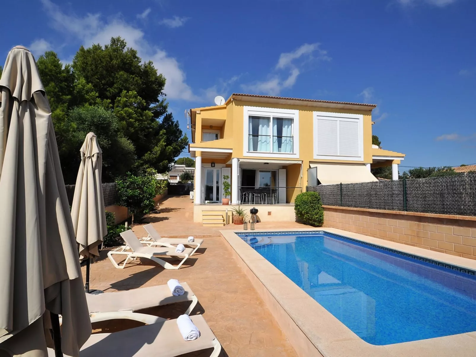 Preciosa villa con vistas al mar, piscina privada, aire acondicionado y wifi id