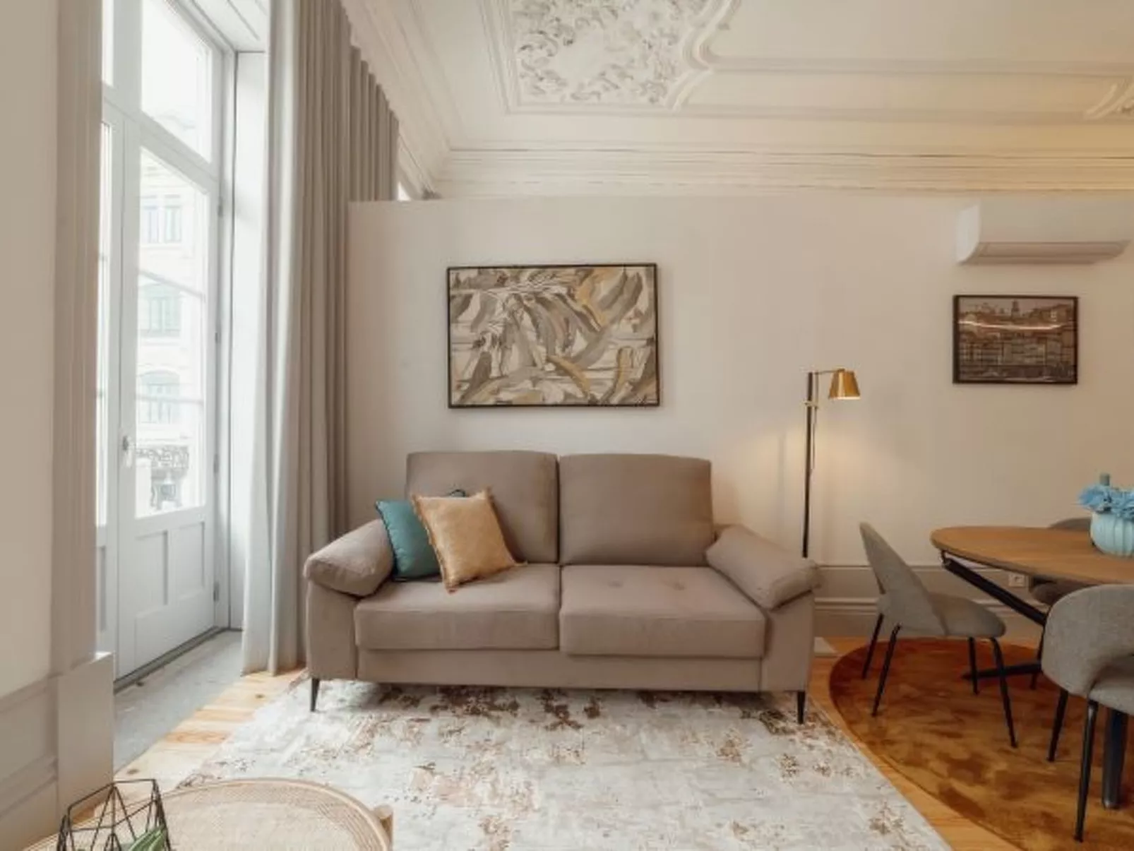 HEART OF PORTO APARTMENT A by VACATIONY