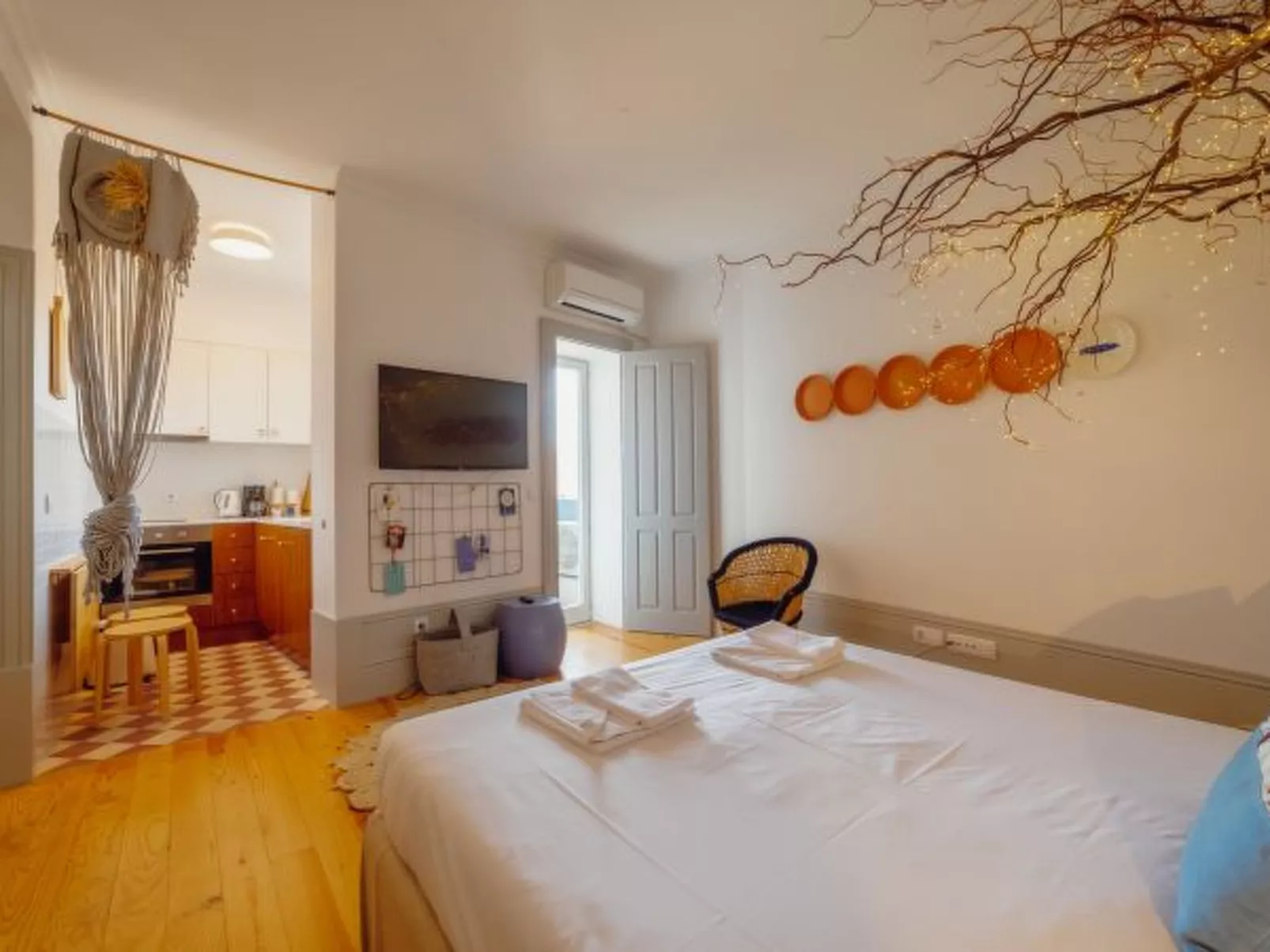 DOWNTOWN MODERN STUDIO with TERRACE by VACATIONY