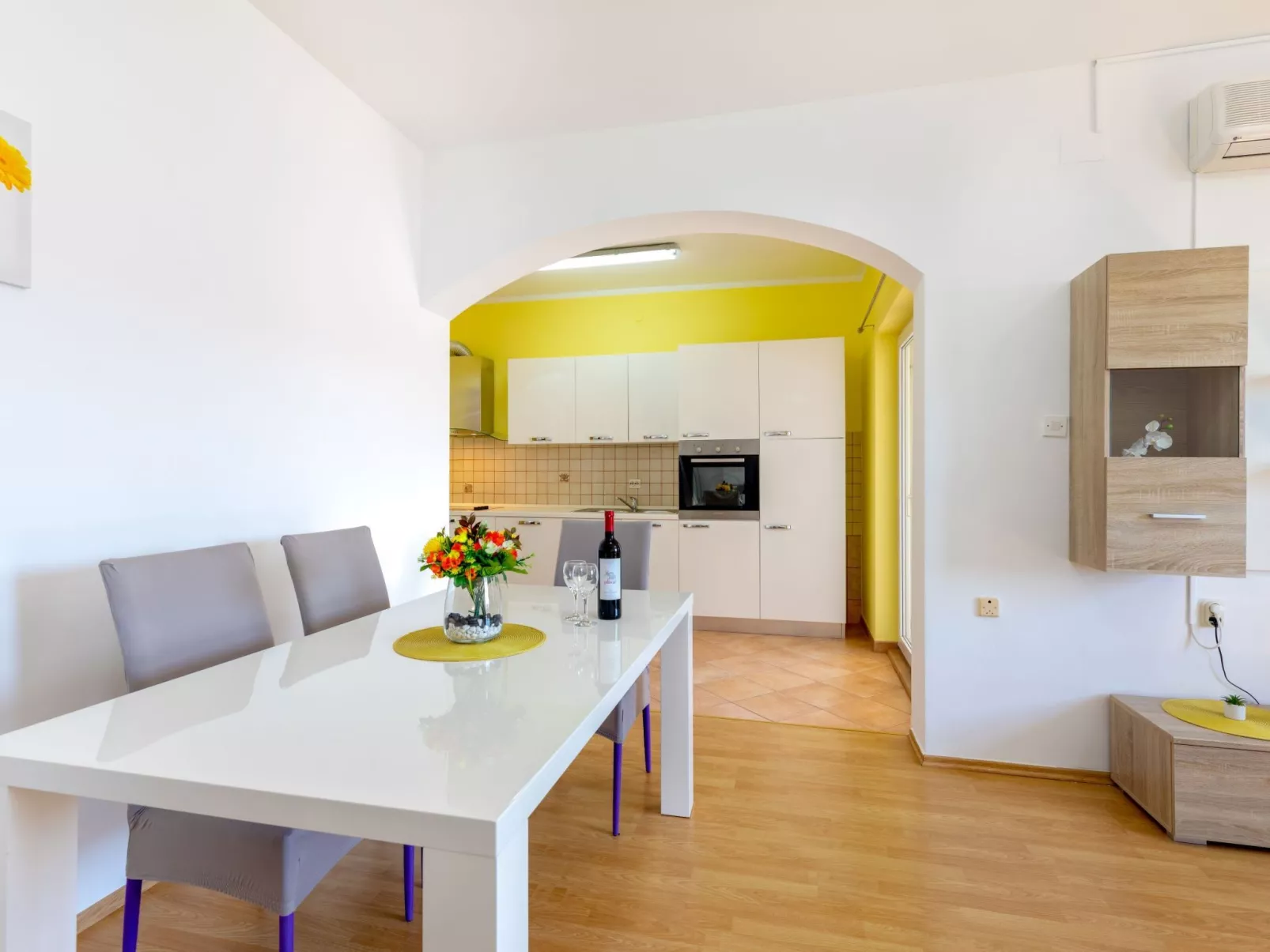 "Maya Z" mit Blick auf das Wasser