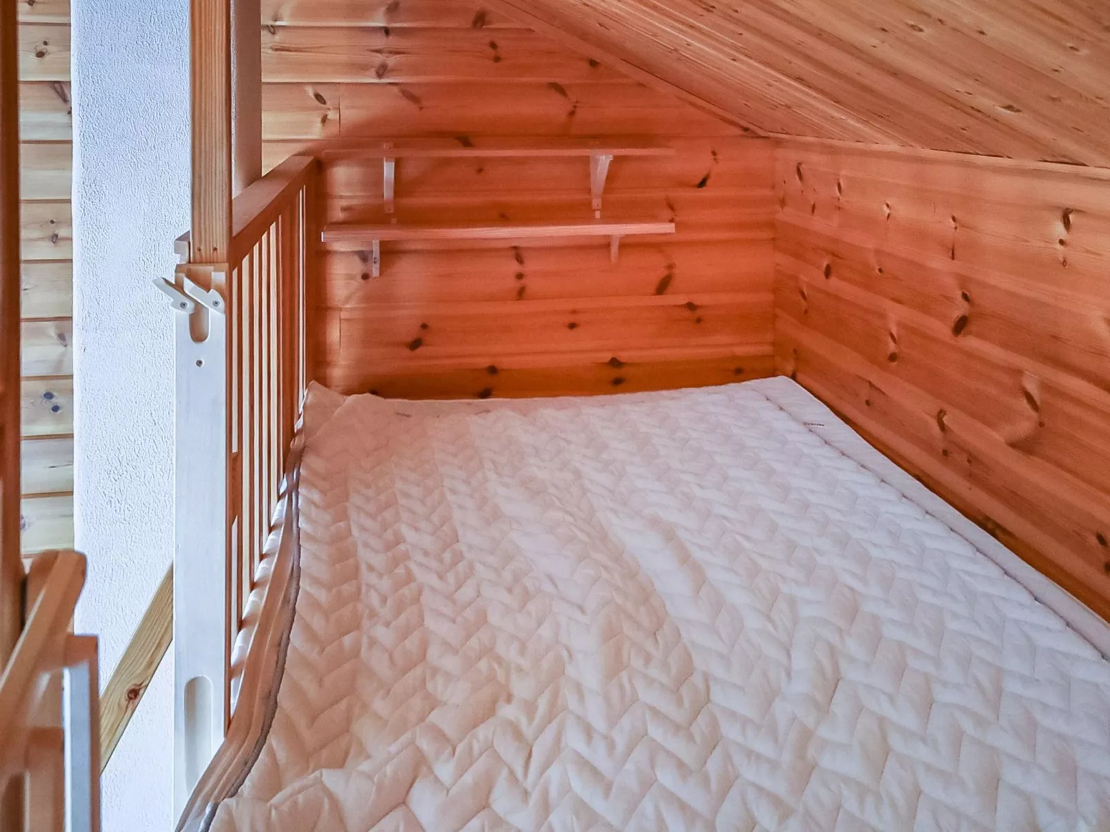 Joutsenlaulu - Binnen