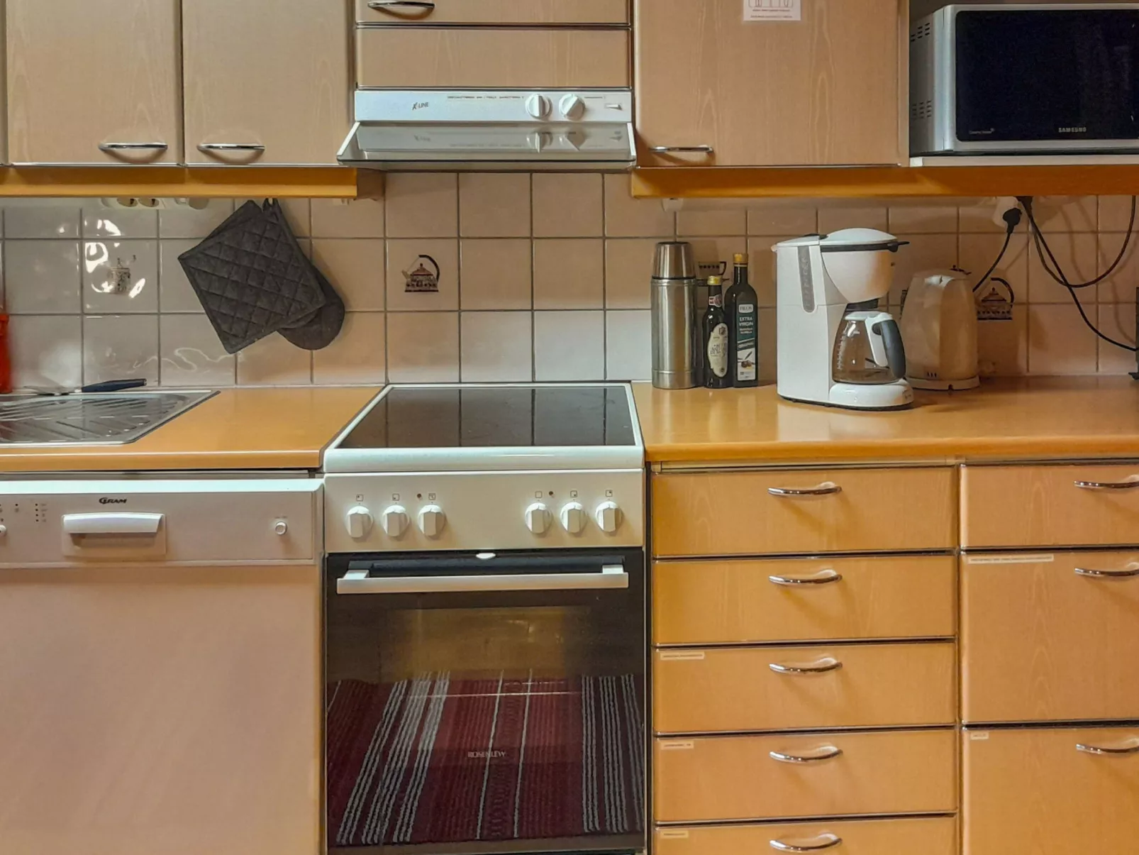 Hallanhelmi a paritalo - Binnen