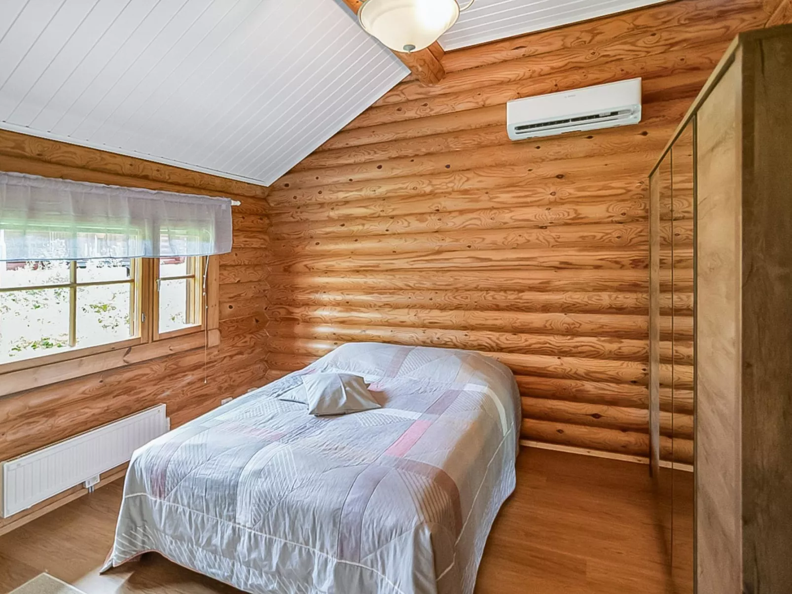 Rustholli 1 - Binnen