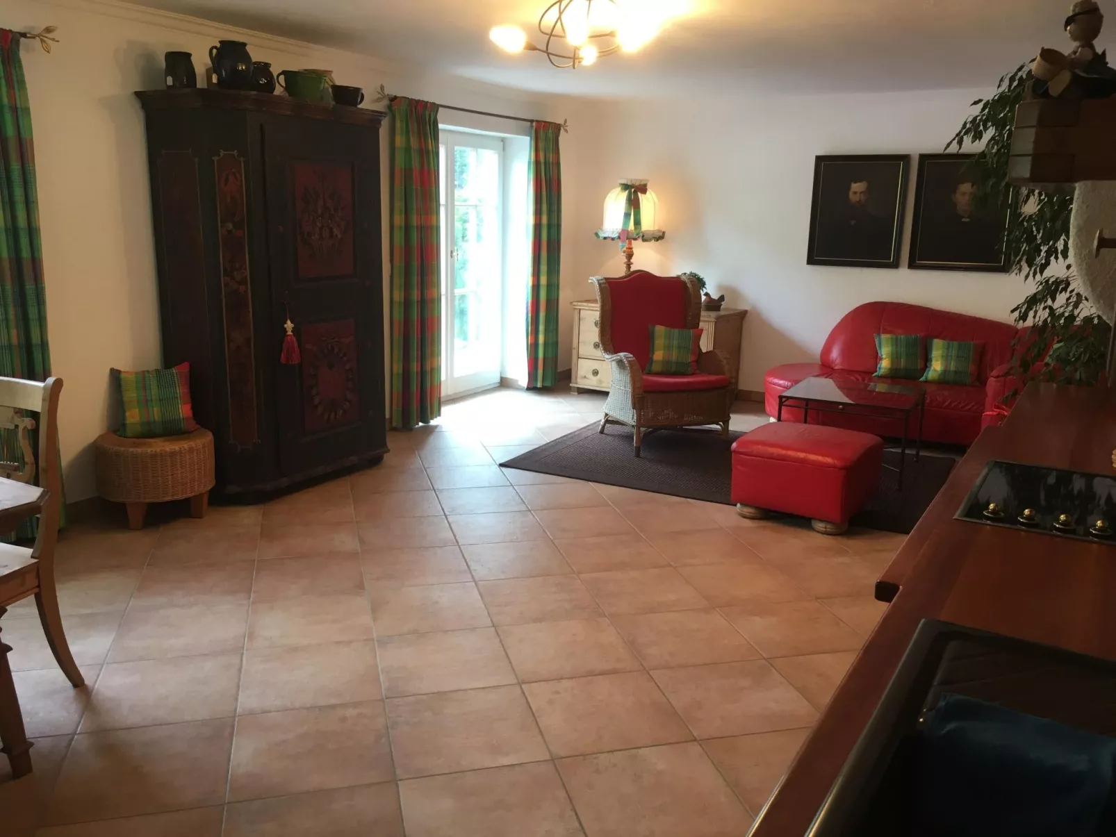 Idyllische Ferienwohnung in sonniger Hanglage - Binnen