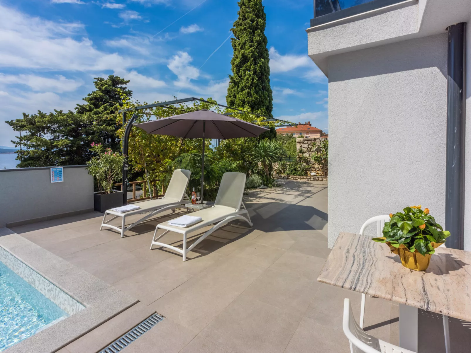 Holiday Oasis 2 - Emilia / HR-10679-02 - Image-tags.info