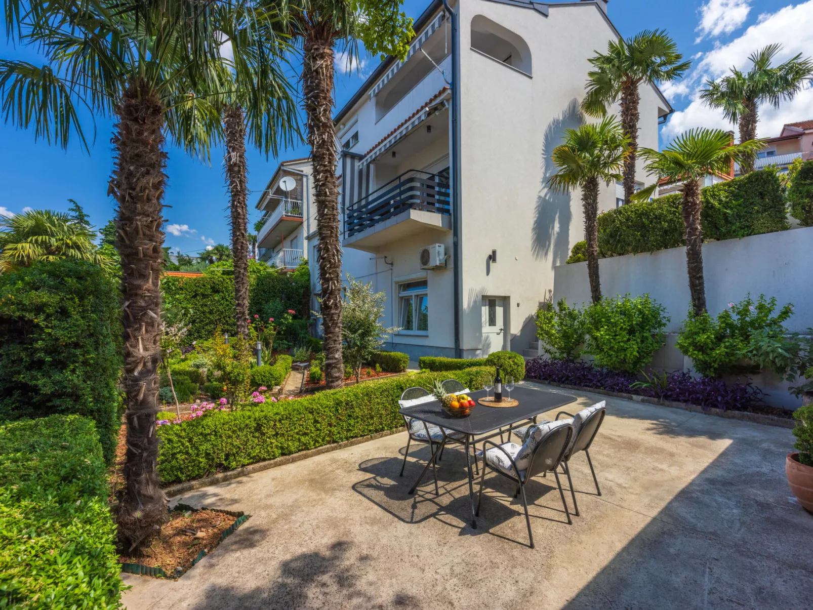 Garden View / HR-11136-01 - Image-tags.info