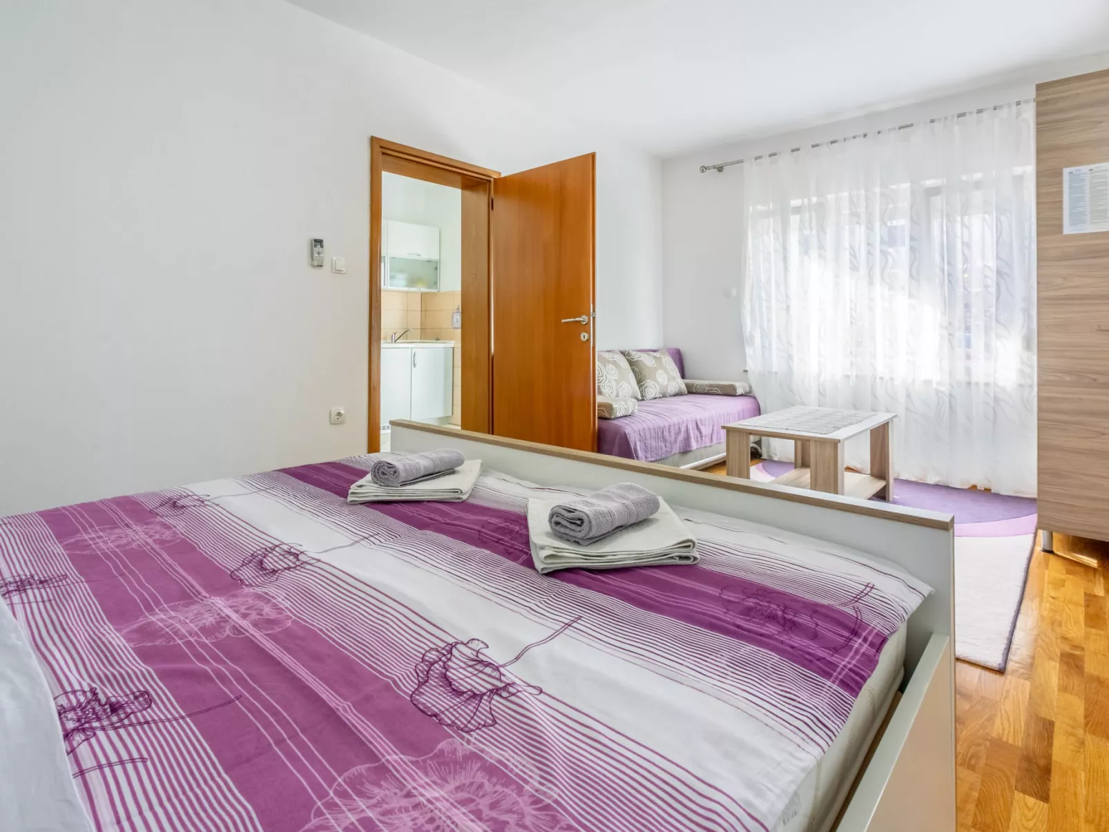 EVICA 4 / HR-07097-02 - Image-tags.info