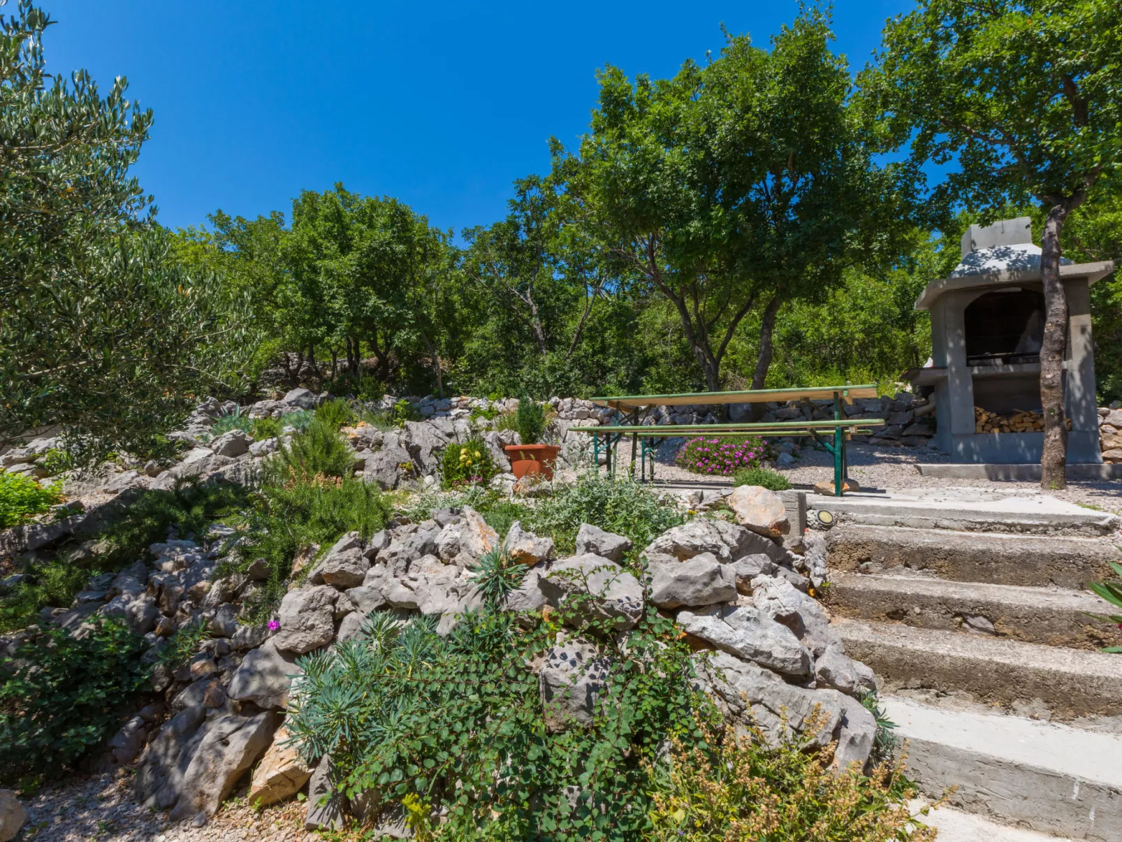 Cosic 2 Black & White / HR-09707-02 - Image-tags.info