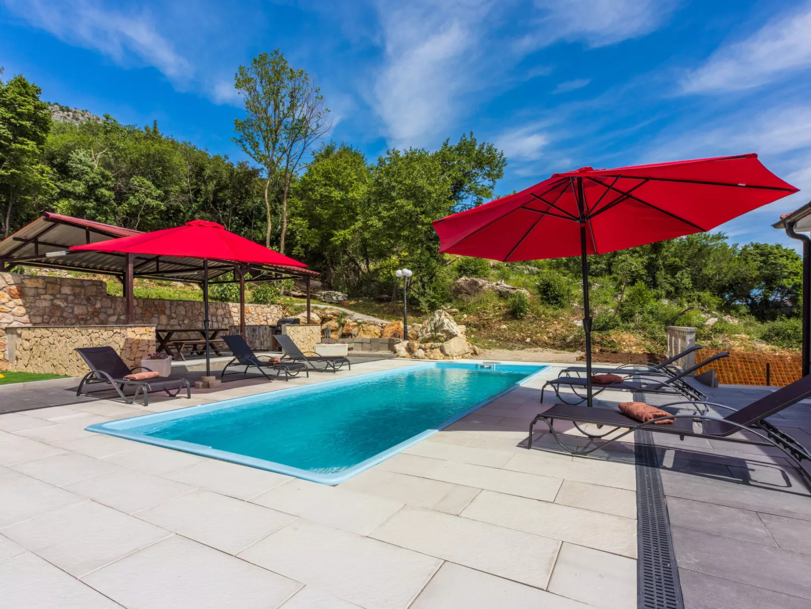 Mera / HR-10956-01 - Image-tags.info