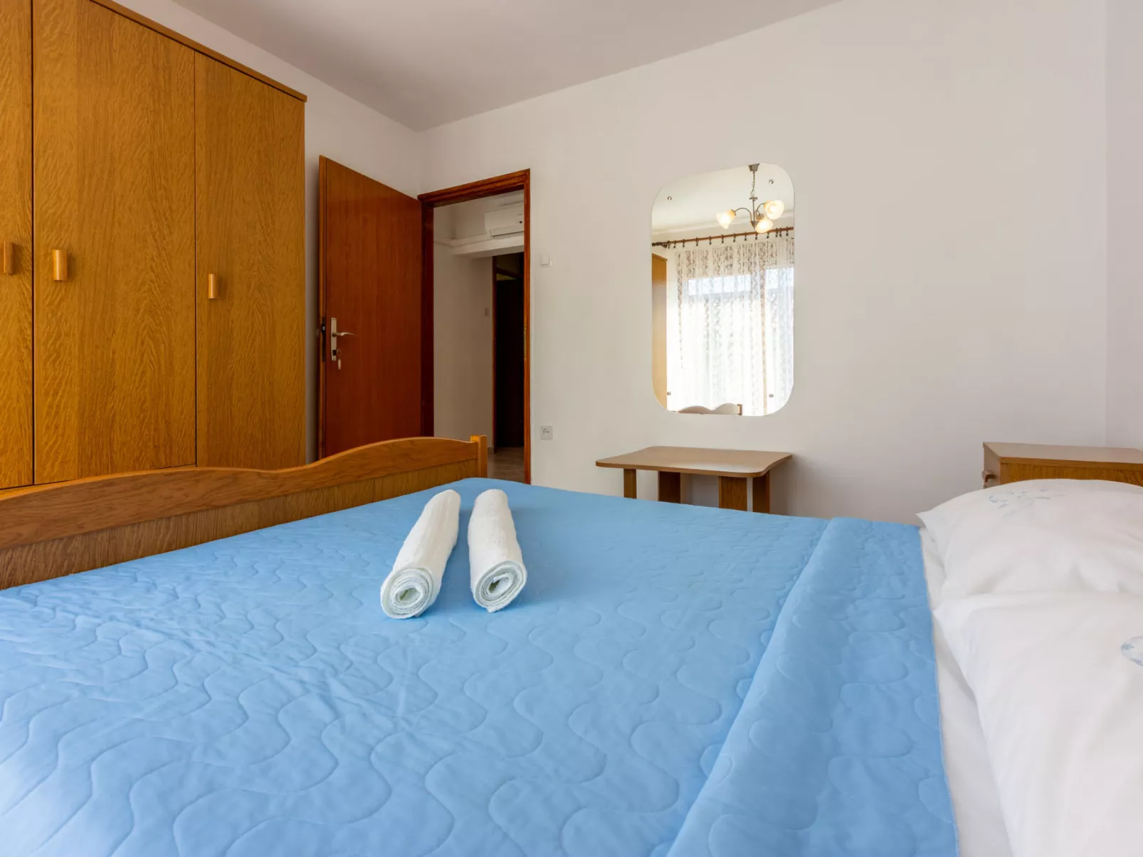 TOMIC A MAZURANICA 1 / HR-09435-01 - Binnen