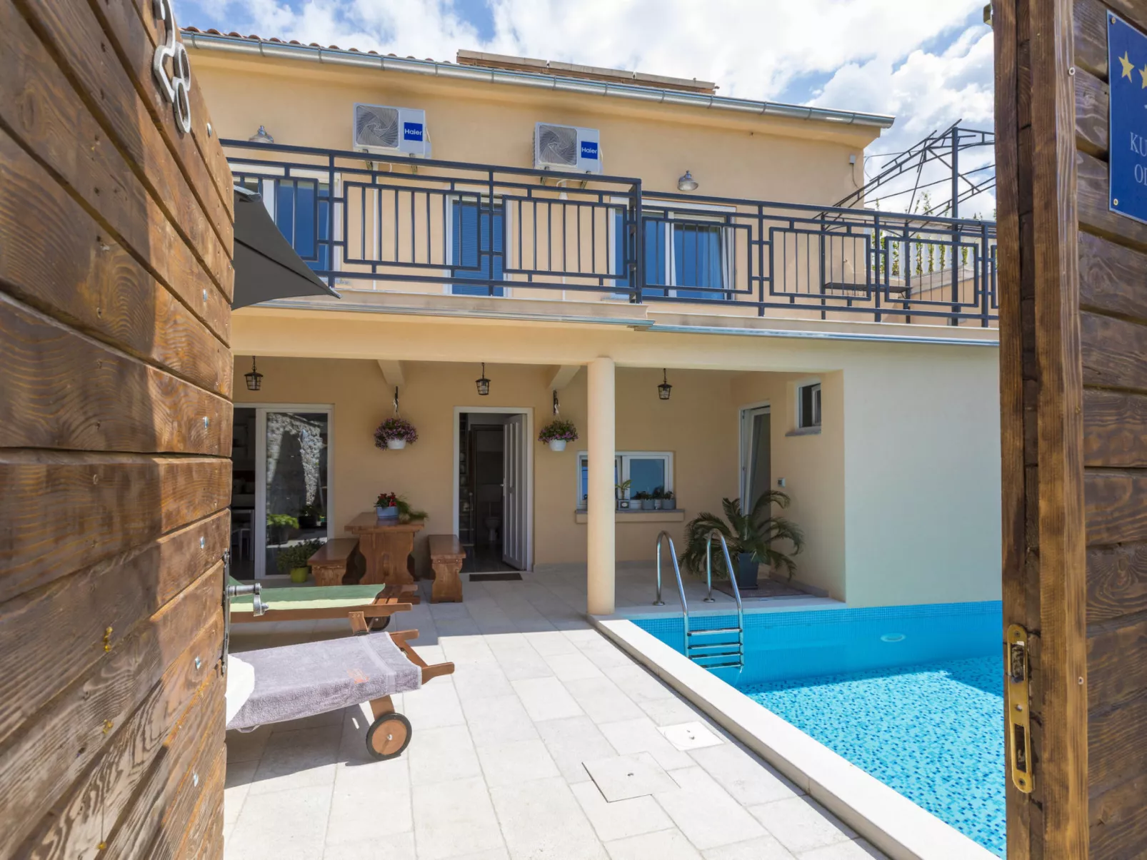 ODISEJA / HR-10262-01 - Buiten