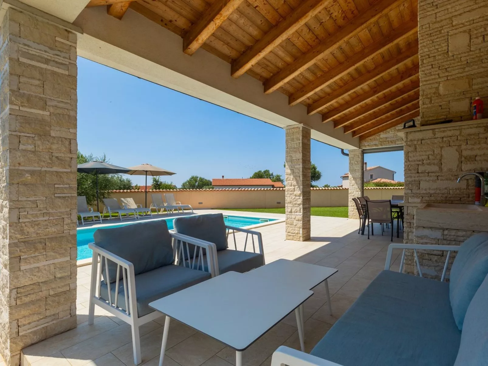 Villa Magica - Buiten