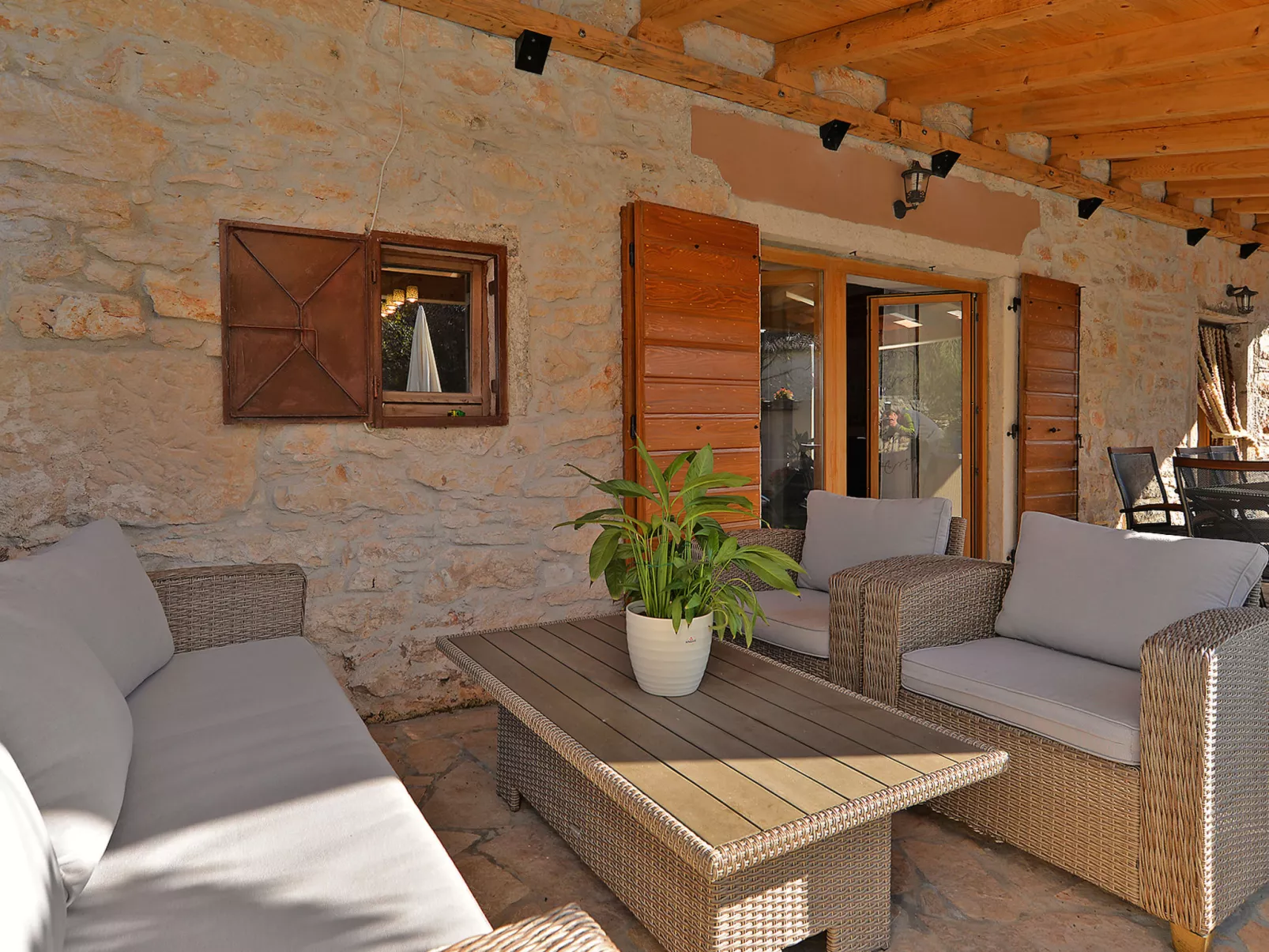 House 704 - Image-tags.info