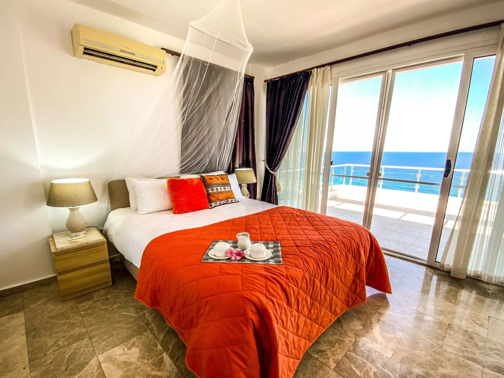 Villa "Meerblick" mit Infinity-Pool - Binnen