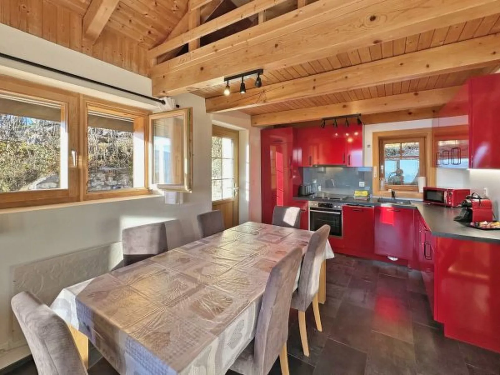 Tiny House facing the Alps - Ski in and out - Binnen