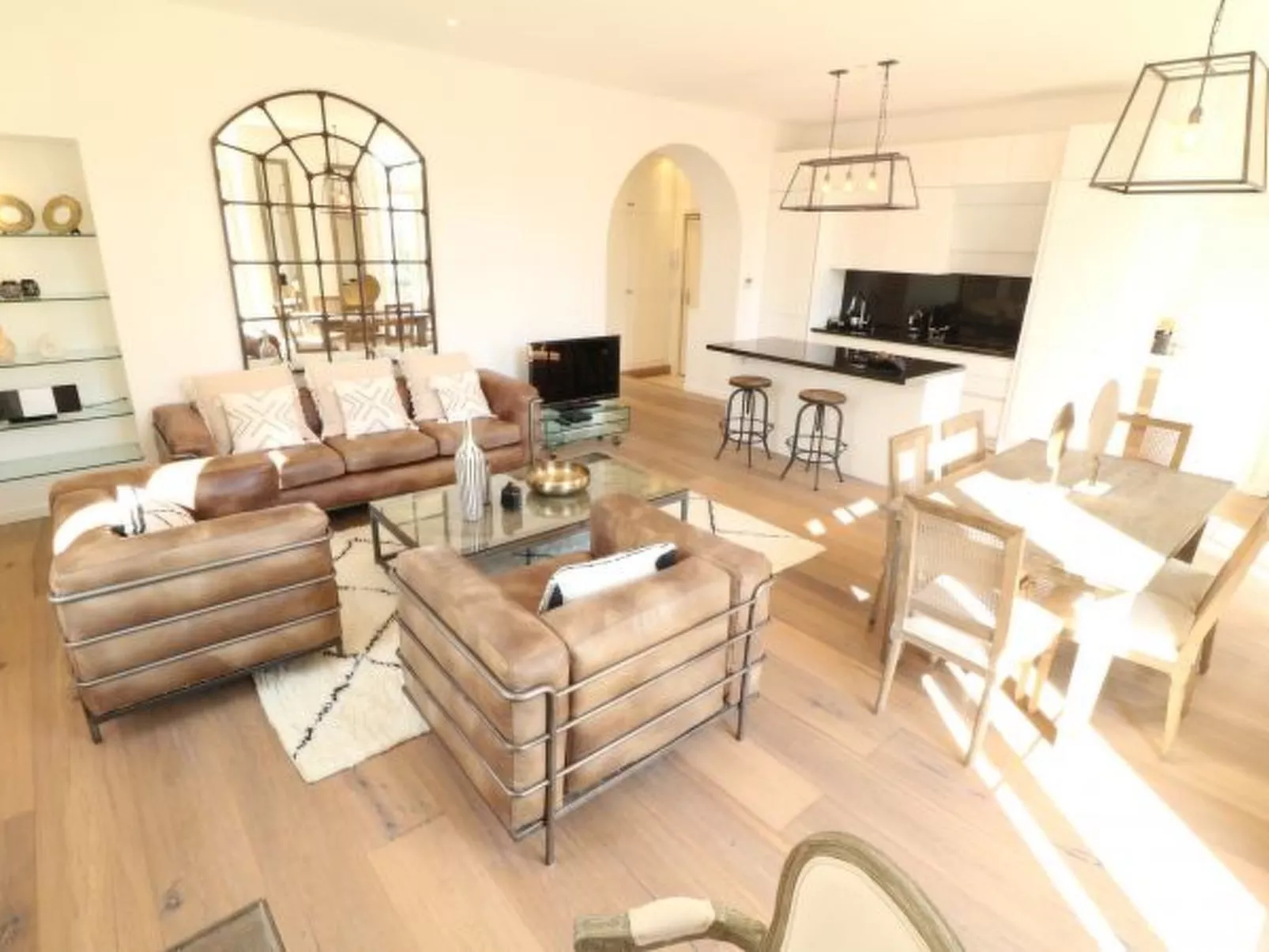 Beautiful 3 bedroom Carlton Canada 403 - Image-tags.info