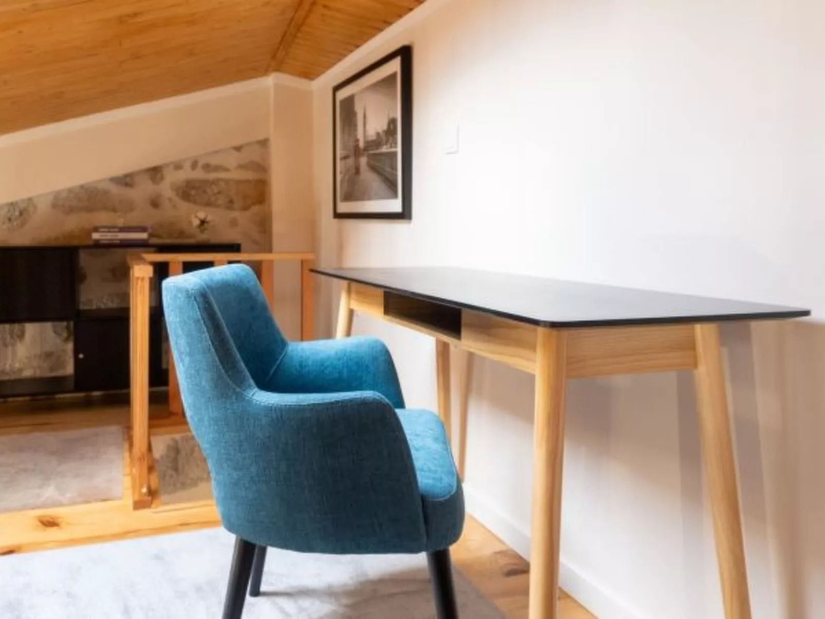 CITY CENTER COMFORT APARTMENT B by VACATIONY - Binnen