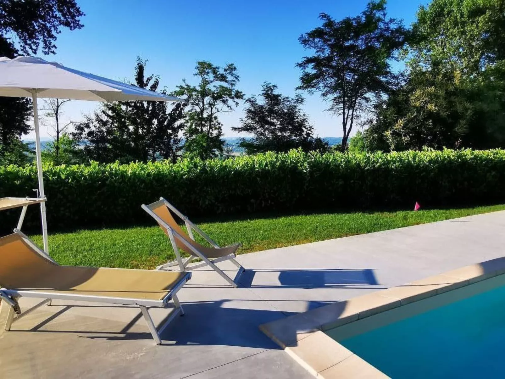 In Azzano D'asti mit Kleiner Terrasse - Image-tags.info