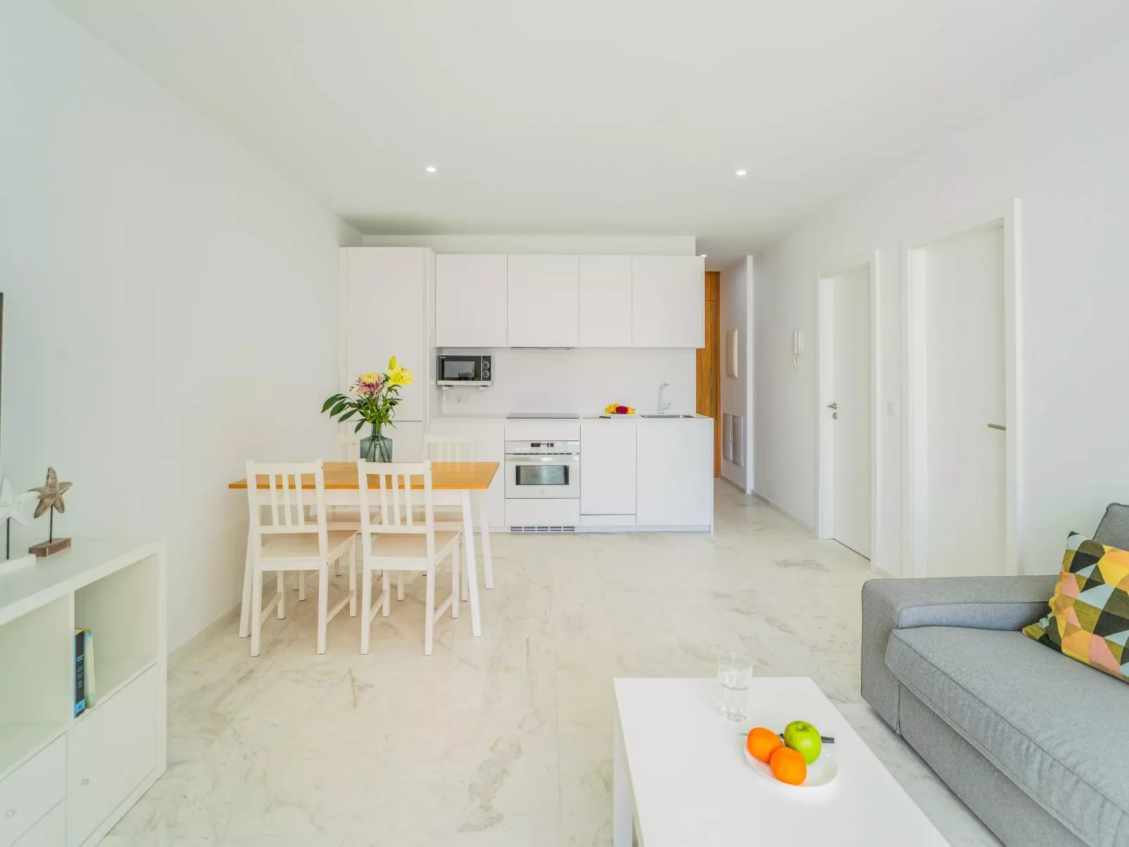 Schönes Appartement Pool und Strand - Binnen