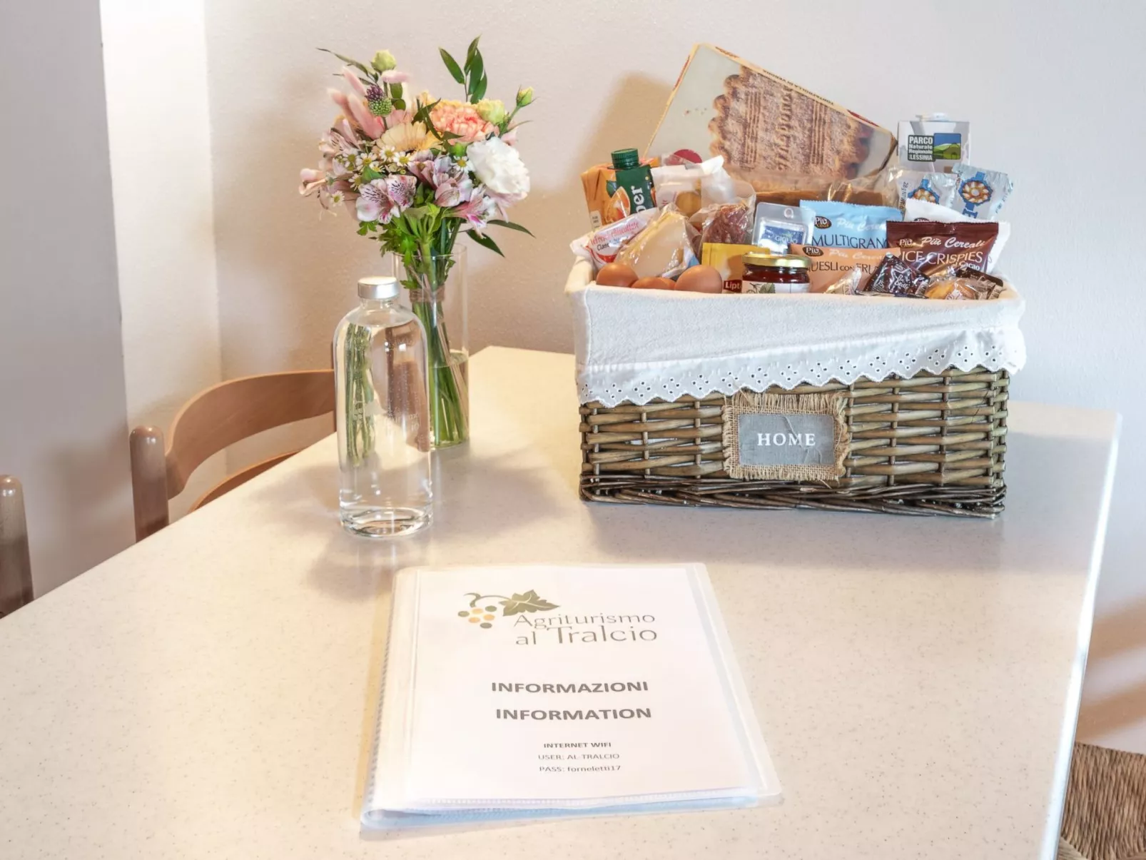 Zimmer mit Bad in einer Einrichtung mit Wellness-Center - Binnen