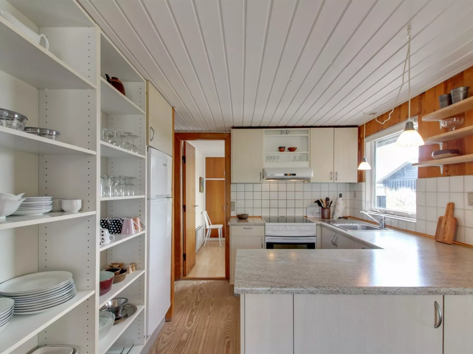 "Monna" -  from the sea - Binnen