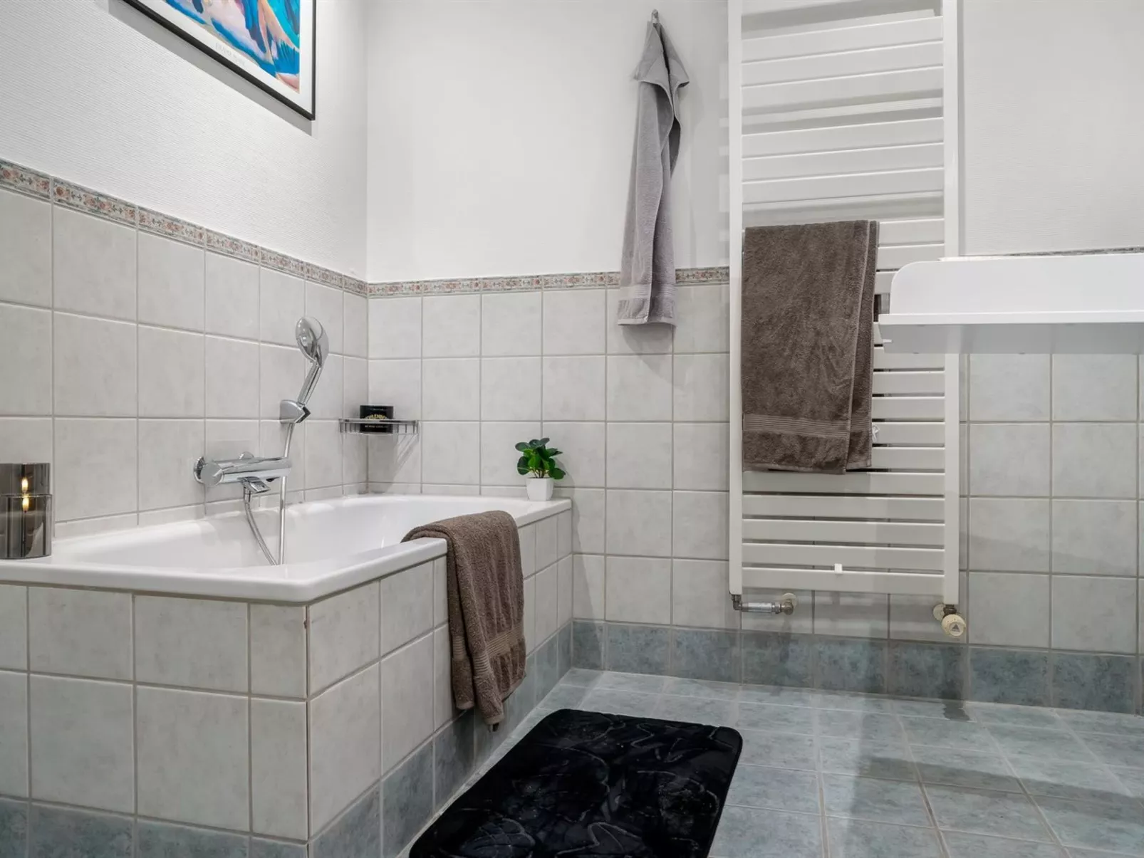 "Elene" -  from the sea - Binnen