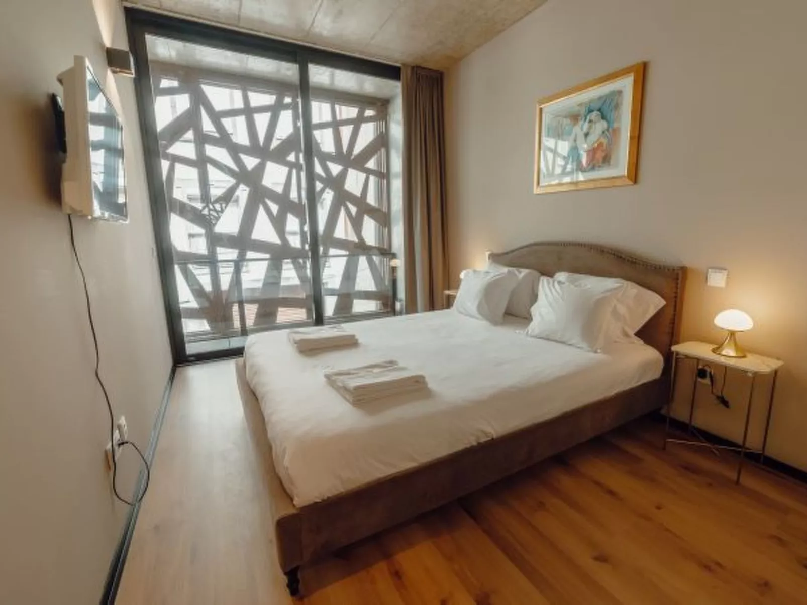 CITY CENTER PREMIUM with GARAGE by VACATIONY - Binnen